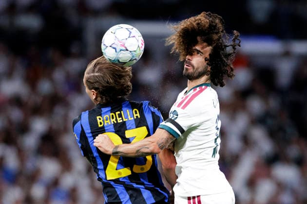 UEFA champions league - Real Madrid vs FC Internazionale Milano MADRID, SPAIN - September 8:Marc Cucurella of Real Madrid and NicolÃ² Barella of FC Internazionale Milano fight for the ball during the UEFA champions league 2026 27 match between Real Madrid and FC Internazionale Milano at Santiago Bernabeu Stadium. (Photo by Guille Martinez f22photo) Madrid Santiago Bernabeu Stadium Spain Copyright: xGuillermoxMartinezx