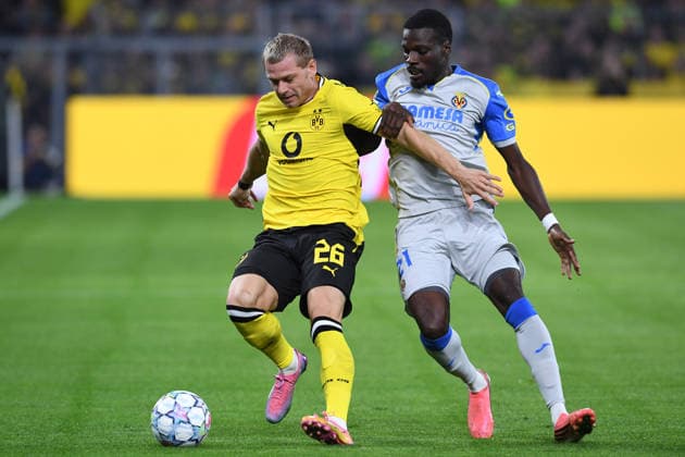 Fußball UEFA Champions League Ligaphase 1. Spieltag Borussia Dortmund - FC Villarreal am 08.09.2026 im Signal Iduna Park in Dortmund Julian Ryerson ( Dortmund ), links - Tani Oluwaseyi ( Villarreal ), rechts