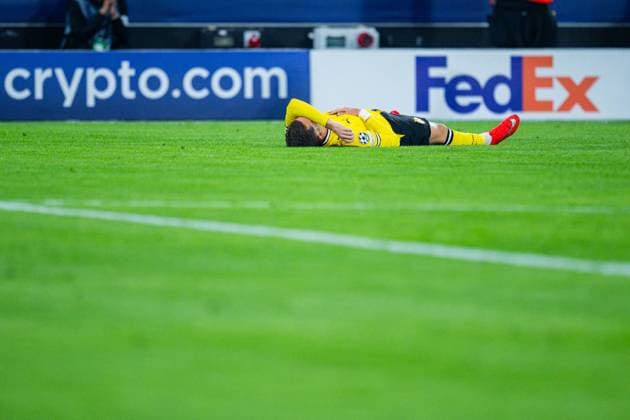 08.09.2026 - Fußball, 2026 2027, Champions League, 1. Spieltag, Borussia Dortmund - FC Villareal: Konstantinos Karetsas (Dortmund) verletzt, Verletzung, muss verletzt ausgewechselt werden, Auswechslung