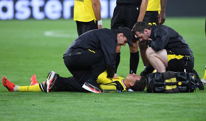 Fußball UEFA Champions League Ligaphase 1. Spieltag Borussia Dortmund - FC Villarreal am 08.09.2026 im Signal Iduna Park in Dortmund Konstantinos Karetsas ( Dortmund ) verletzt am Boden