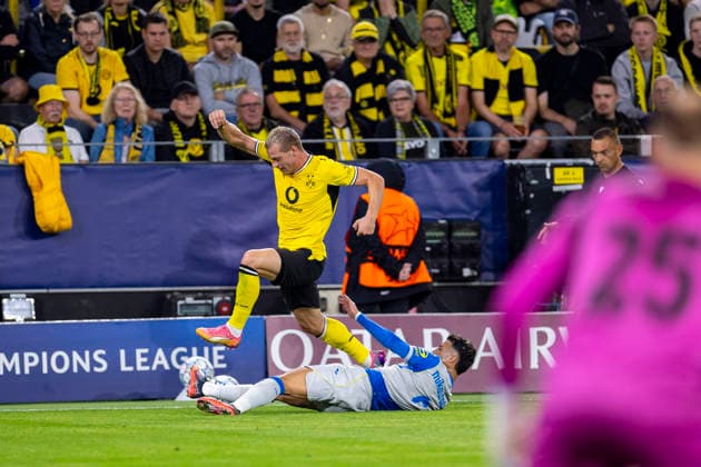 08.09.2026, Fussball, 1. Spieltag der UEFA Champions League, Borussia Dortmund - FC Villareal. v. l. Julian Ryerson (Borussia Dortmund), Georges Mikautadze (FC Villareal). Dortmund Signal Iduna Park NRW Deutschland xRHR-FOTO DEx Copyright: DennisxEwert RHR-FOTOx RHR-FOTO DE