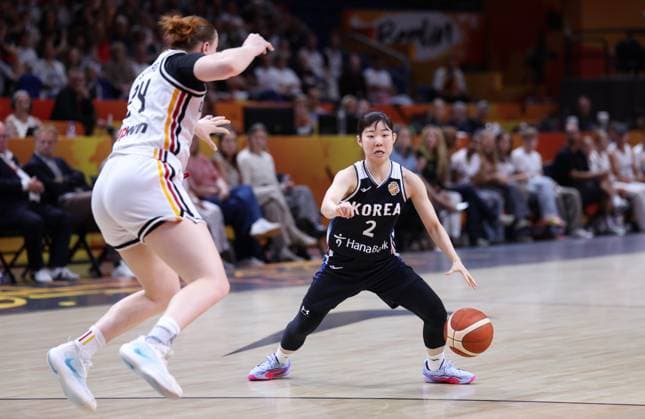 24 Germany s Sontag and Korea s Yeeun Heo fight for the ball during a basketball game between Germany and South Korea, game 3 of the group phase at the FIBA Women s Basketball World Cup, on Tuesday 8 September 2026, in Berlin, Germany. The FIBA Women s Basketball World Cup takes place in Berlin from 4 to 23 September 2026. VIRGINIExLEFOUR  x185690477x