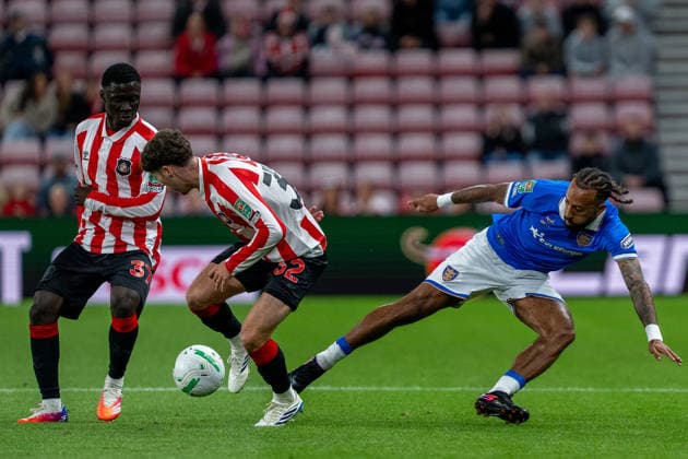 8th September 2026; Stadium of Light, Sunderland, England; Carabao Cup Football, Sunderland versus Hull City; Sorba Thomas of Hull City lunging into a challenge against Trai Hume of Sunderland AFC PeterxNorth