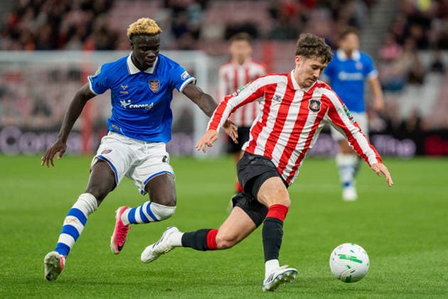 8th September 2026; Stadium of Light, Sunderland, England; Carabao Cup Football, Sunderland versus Hull City; Trai Hume of Sunderland AFC dribbling away from Robinio Vaz of Hull City PeterxNorth