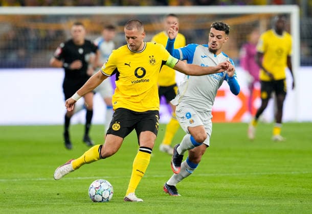 Waldemar Anton (Borussia Dortmund, 3) im Zweikampf mit Georges Mikautadze (Villarreal CF, 9) Borussia Dortmund vs. Villareal CF, Fussball, UEFA Champions League, 1. Spieltag, Spielzeit 2026 2027, 08.09.2026 Borussia Dortmund vs. Villareal CF, Fussball, UEFA Champions League, 1. Spieltag, Spielzeit 2026 2027, 08.09.2026 Dortmund Copyright: xEibner-Pressefoto ScottxColemanx EP_SCN