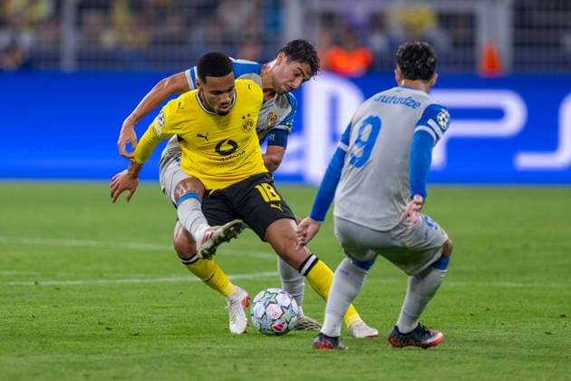 08.09.2026: Champions League: Borussia Dortmund - FC Villareal m Signal-Iduna-Park. Ethan Nwaneri (Borussia Dortmund) läuft mit dem Ball am Fuß. WICHTIGER HINWEIS: Gemäß den Vorgaben der DFL und der UEFA ist es untersagt, in dem Stadion und oder vom Spiel angefertigte Fotoaufnahmen in Form von Sequenzbildern und oder videoähnlichen Fotostrecken zu verwerten bzw. verwerten zu lassen. Copyright: xDavidxInderliedx
