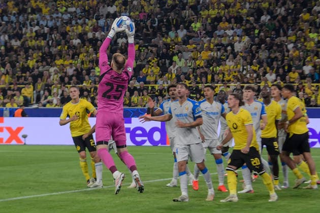 Peter Gulacsi (Villarreal CF 25) vereitelt Torchance von Villarreal CF 08.09.2026 ¢ Fussball, Champions League, Borussia Dortmund vs Villarreal Club de Fotbol, Signal Iduna Park, Dortmund, NRW Germany