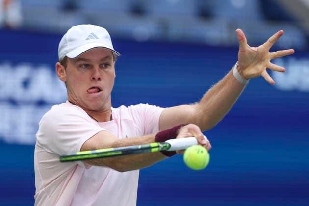 US Open tennis tournament - Day 10 Alex Michelsen of the US in action against Frances Tiafoe of the US during the Men s Singles Quarterfinals match of the US Open Tennis Championships in Flushing Meadows, New York, USA, 08 September 2026. FLUSHING MEADOWS NEW YORK United States  Copyright: xSARAHxYENESELx