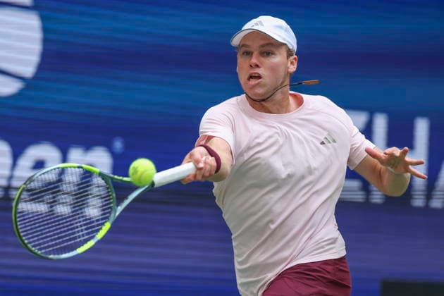 US Open tennis tournament - Day 10 Alex Michelsen of the US in action against Frances Tiafoe of the US during the Men s Singles Quarterfinals match of the US Open Tennis Championships in Flushing Meadows, New York, USA, 08 September 2026. FLUSHING MEADOWS NEW YORK United States  Copyright: xSARAHxYENESELx