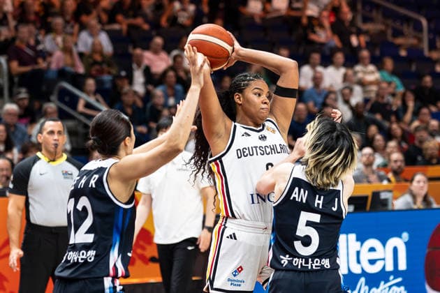 Nyara Sabally (Deutschland, 08) im Zweikampf mit Haeran Lee (Korea, 12) und Heji An (Korea, 05), GER, Deutschland vs. Korea, Basketball, FIBA Women s World Cup 2026, Qualifikation fuers Viertelfinale, 08.09.2026 GER, Deutschland vs. Korea, Basketball, FIBA Women s World Cup 2026, Qualifikation fuers Viertelfinale, 08.09.2026 Berlin Copyright: xEibner-Pressefoto MaxxVincenx EP_MVN
