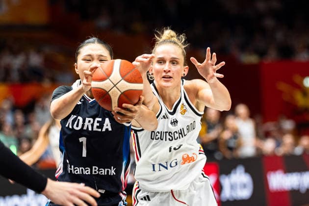 Jihyun Park (Korea, 01) im Zweikampf, Kampf um den Ball mit Leonie Fiebich (Deutschland, 13), GER, Deutschland vs. Korea, Basketball, FIBA Women s World Cup 2026, Qualifikation fuers Viertelfinale, 08.09.2026 GER, Deutschland vs. Korea, Basketball, FIBA Women s World Cup 2026, Qualifikation fuers Viertelfinale, 08.09.2026 Berlin Copyright: xEibner-Pressefoto MaxxVincenx EP_MVN
