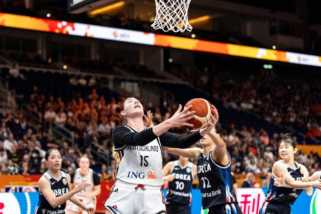 Luisa Geiselsoder (Deutschland, 15) beim Korbleger, Haeran Lee (Korea, 12), GER, Deutschland vs. Korea, Basketball, FIBA Women s World Cup 2026, Qualifikation fuers Viertelfinale, 08.09.2026 GER, Deutschland vs. Korea, Basketball, FIBA Women s World Cup 2026, Qualifikation fuers Viertelfinale, 08.09.2026 Berlin Copyright: xEibner-Pressefoto MaxxVincenx EP_MVN