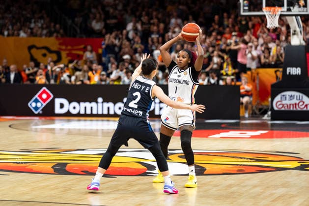 Alexis Peterson (Deutschland, 01) am Ball, Yeeun Heo (Korea, 02), GER, Deutschland vs. Korea, Basketball, FIBA Women s World Cup 2026, Qualifikation fuers Viertelfinale, 08.09.2026 GER, Deutschland vs. Korea, Basketball, FIBA Women s World Cup 2026, Qualifikation fuers Viertelfinale, 08.09.2026 Berlin Copyright: xEibner-Pressefoto MaxxVincenx EP_MVN