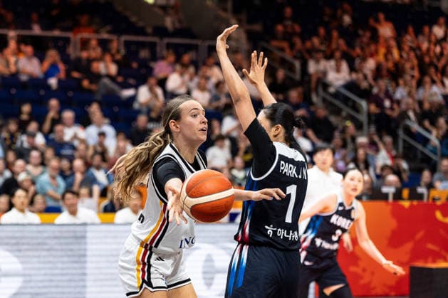 Emily Bessoir (Deutschland, 22) Pass, Jihyun Park (Korea, 01), GER, Deutschland vs. Korea, Basketball, FIBA Women s World Cup 2026, Qualifikation fuers Viertelfinale, 08.09.2026 GER, Deutschland vs. Korea, Basketball, FIBA Women s World Cup 2026, Qualifikation fuers Viertelfinale, 08.09.2026 Berlin Copyright: xEibner-Pressefoto MaxxVincenx EP_MVN