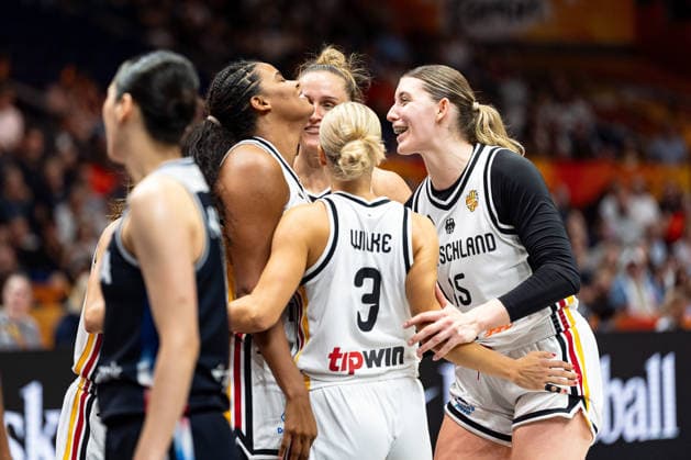 deutsche Mannschaft jubelt Jubel mit Nyara Sabally (Deutschland, 08), Leonie Fiebich (Deutschland, 13), Alexandra Wilke (Deutschland, 03) und Luisa Geiselsoder (Deutschland, 15), GER, Deutschland vs. Korea, Basketball, FIBA Women s World Cup 2026, Qualifikation fuers Viertelfinale, 08.09.2026 GER, Deutschland vs. Korea, Basketball, FIBA Women s World Cup 2026, Qualifikation fuers Viertelfinale, 08.09.2026 Berlin Copyright: xEibner-Pressefoto MaxxVincenx EP_MVN