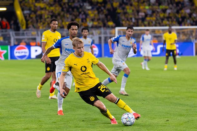 Dortmund, Deutschland 08. September 2026: UEFA Champions League - 2026 2027 - Ligaphase - Sp. 1 - Borussia Dortmund gegen FC Villarreal Im Bild: Daniel Svensson (BVB) am Ball Signal Iduna Park Nordrhein Westfalen Copyright: xFotostandx xZeisingx