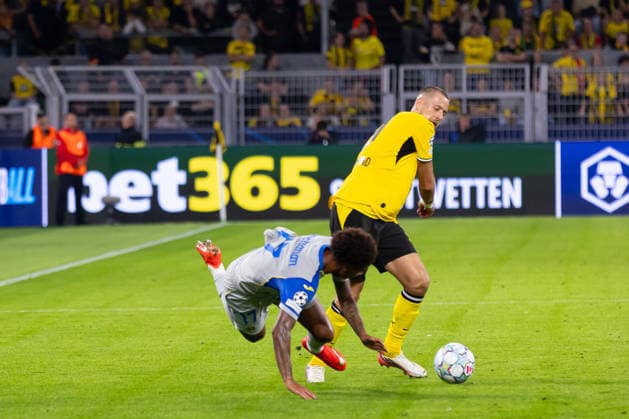 Dortmund, Deutschland 08. September 2026: UEFA Champions League - 2026 2027 - Ligaphase - Sp. 1 - Borussia Dortmund gegen FC Villarreal Im Bild: v. li. im Zweikampf Renato Veiga (VIL) und Waldemar Anton (BVB) Signal Iduna Park Nordrhein Westfalen Copyright: xFotostandx xZeisingx