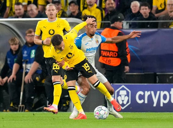 Konstantinos Karetsas (Borussia Dortmund, 19) im Zweikampf mit Santi Comesana (Villarreal CF, 14) Borussia Dortmund vs. Villareal CF, Fussball, UEFA Champions League, 1. Spieltag, Spielzeit 2026 2027, 08.09.2026 Borussia Dortmund vs. Villareal CF, Fussball, UEFA Champions League, 1. Spieltag, Spielzeit 2026 2027, 08.09.2026 Dortmund Copyright: xEibner-Pressefoto ScottxColemanx EP_SCN