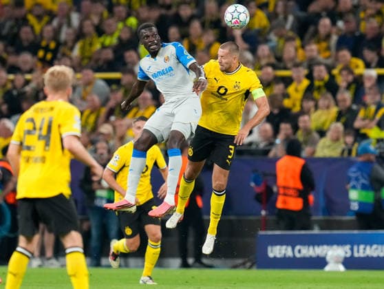 Tani Oluwaseyi (Villarreal CF, 21) springt gegen Waldemar Anton (Borussia Dortmund, 3) zum Kopfball. Borussia Dortmund vs. Villareal CF, Fussball, UEFA Champions League, 1. Spieltag, Spielzeit 2026 2027, 08.09.2026 Borussia Dortmund vs. Villareal CF, Fussball, UEFA Champions League, 1. Spieltag, Spielzeit 2026 2027, 08.09.2026 Dortmund Copyright: xEibner-Pressefoto ScottxColemanx EP_SCN