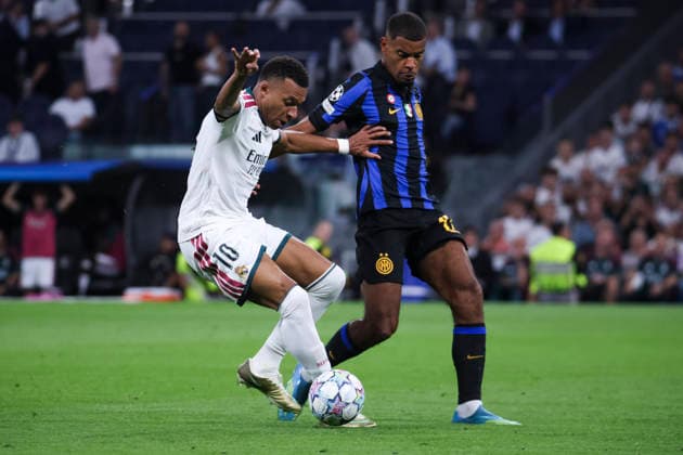 Real Madrid v FC Internazionale Milano - UEFA Champions League 2026 27 September 8, 2026, Estadio Santiago Bernabeu, Madrid, Spain: Kylian Mbappe of Real Madrid is defended by Andy Diouf during UEFA Champions League 2026 27 football match between Real Madrid and FC Internazionale Milano at Estadio Santiago Bernabeu on September 08, 2026, in Madrid, Spain. Madrid Estadio Santiago Bernabeu Madrid Spain Copyright: xAlejandroxMatiasxAcostax