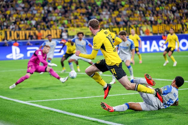 08.09.2026, Fußball, UEFA Championsleague, Borussia Dortmund - FC Villarreal, 1. Spieltag Champions League, Signal Iduna Park, Saison 2026 27: Torschuss Schuss Tor zum 1:0 durch Torschütze Maximilian Beier (BVB 14) Eigentor durch Renato Veiga (Villarreal CF 12) DFB regulations prohibit any use of photographs as image sequences and or quasi-video. Nordrhein-Westfalen Deutschland