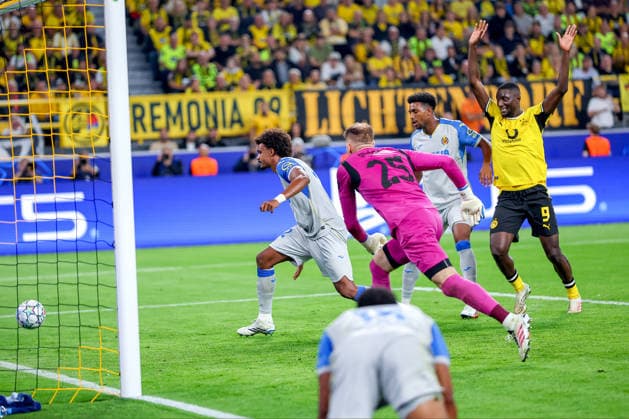 08.09.2026, Fußball, UEFA Championsleague, Borussia Dortmund - FC Villarreal, 1. Spieltag Champions League, Signal Iduna Park, Saison 2026 27: Torschuss Schuss Tor zum 1:0 durch Torschütze Maximilian Beier (BVB 14) Eigentor durch Renato Veiga (Villarreal CF 12) DFB regulations prohibit any use of photographs as image sequences and or quasi-video. Nordrhein-Westfalen Deutschland