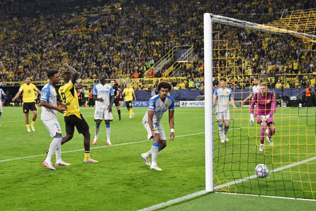 Eigentor 1:0 von Renato Veiga (FC Villarreal), mi., nach Vorarbeit von Maximilian Beier (Borussia Dortmund) 08.09.2026, Fussball Champions League 2026 2027, 1. Spieltag, Borussia Dortmund - FC Villarreal UEFA regulations prohibit any use of photographs as image sequences and or quasi-video Dortmund Signal Iduna Park Nordrhein Westfalen Deutschland