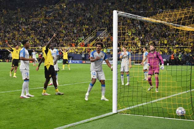 Eigentor 1:0 von Renato Veiga (FC Villarreal), mi., nach Vorarbeit von Maximilian Beier (Borussia Dortmund) 08.09.2026, Fussball Champions League 2026 2027, 1. Spieltag, Borussia Dortmund - FC Villarreal UEFA regulations prohibit any use of photographs as image sequences and or quasi-video Dortmund Signal Iduna Park Nordrhein Westfalen Deutschland