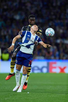 FC Porto v Manchester City - UEFA Champions League 26 27 MD1 PORTO, PORTUGAL - SEPTEMBER 8: Marc Guehi of Manchester City competes for the ball with Pepe of FC Porto during the UEFA Champions League 26 27 match between FC Porto and Manchester City at Estadio do Dragao on September 8, 2026 in Porto, Portugal. (Photo by Diego Simon Photo Players Images Magara Press) Porto Estadio do Dragao Portugal Copyright: xDiegoxSimonx