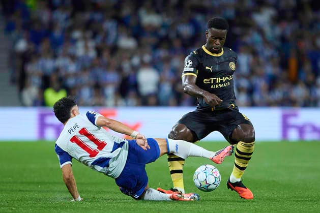 FC Porto v Manchester City - UEFA Champions League 26 27 MD1 PORTO, PORTUGAL - SEPTEMBER 8: Marc Guehi of Manchester City competes for the ball with Pepe of FC Porto during the UEFA Champions League 26 27 match between FC Porto and Manchester City at Estadio do Dragao on September 8, 2026 in Porto, Portugal. (Photo by Diego Simon Photo Players Images Magara Press) Porto Estadio do Dragao Portugal Copyright: xDiegoxSimonx