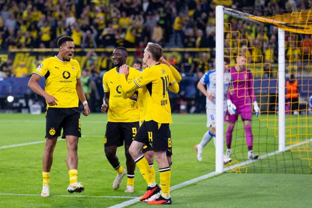 Dortmund, Deutschland 08. September 2026: UEFA Champions League - 2026 2027 - Ligaphase - Sp. 1 - Borussia Dortmund gegen FC Villarreal Im Bild: re. Torschütze Maximilian Beier (BVB) jubelt nach seinem Tor zum 1:0 mit seinen Mannschaftskollegen, v.li. Felix Nmecha (BVB), Serhou Guirassy (BVB), Ethan Nwaneri (BVB) Signal Iduna Park Nordrhein Westfalen Copyright: xFotostandx xZeisingx