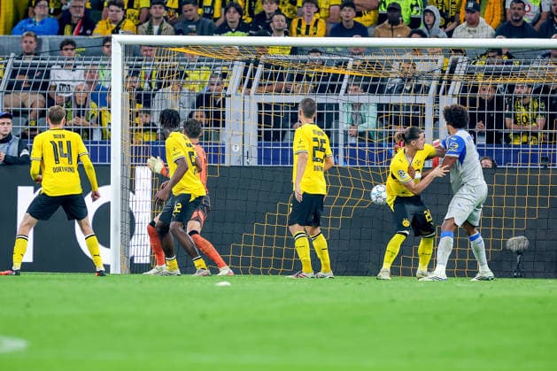 08.09.2026, Fußball, UEFA Championsleague, Borussia Dortmund - FC Villarreal, 1. Spieltag Champions League, Signal Iduna Park, Saison 2026 27: Tor zum 1:1 durch Torschütze Santiago Mourino (Villarreal CF 15) zusammen mit DFB regulations prohibit any use of photographs as image sequences and or quasi-video. Nordrhein-Westfalen Deutschland