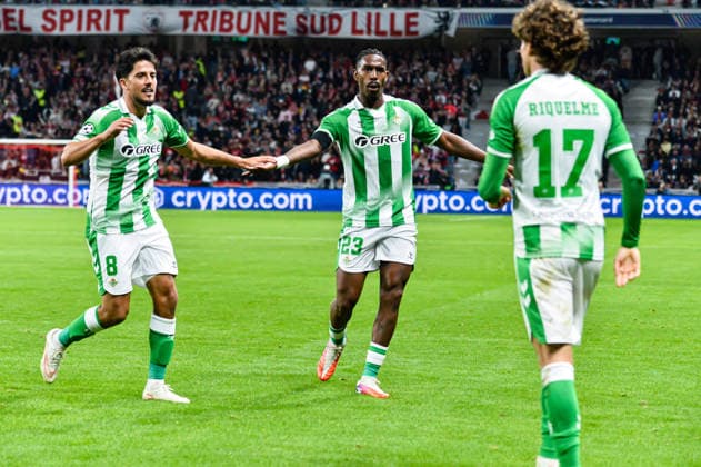 FOOTBALL : Lille OSC vs Real Betis Balompie - Ligue des Champions - Phase de Ligue - JournÃ e 1 - 08 09 2026 Joie des joueurs du Real Betis BalompiÃ apres le but de Troy Parrott (Real Betis BalompiÃ ) Villeneuve d AsqcFrance  Copyright: xBaptistexAutissierx