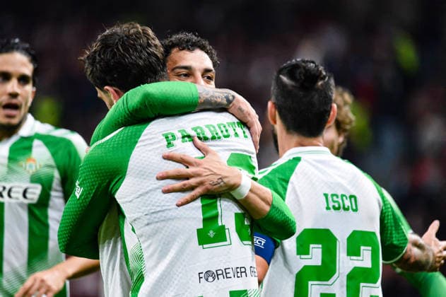 FOOTBALL : Lille OSC vs Real Betis Balompie - Ligue des Champions - Phase de Ligue - JournÃ e 1 - 08 09 2026 Joie des joueurs du Real Betis BalompiÃ apres le but de Troy Parrott (Real Betis BalompiÃ ) Villeneuve d AsqcFrance  Copyright: xBaptistexAutissierx