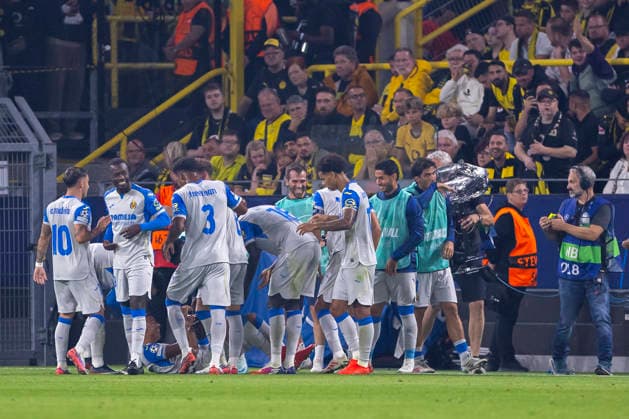 08.09.2026, Fussball, 1. Spieltag der UEFA Champions League, Borussia Dortmund - FC Villareal. Die Spieler des FC Villareal bejubeln das Tor zum 1:1 durch Santiago Mourino (FC Villareal). Dortmund Signal Iduna Park NRW Deutschland xRHR-FOTO DEx Copyright: DennisxEwert RHR-FOTOx RHR-FOTO DE
