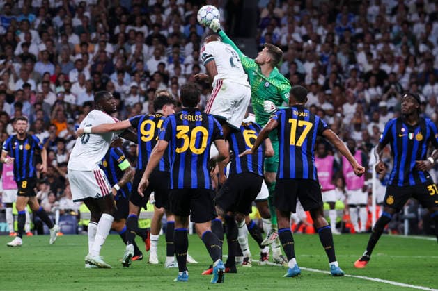 Real Madrid v FC Internazionale Milano - UEFA Champions League 2026 27 September 8, 2026, Estadio Santiago Bernabeu, Madrid, Spain: Josep Martinez rejects the ball during UEFA Champions League 2026 27 football match between Real Madrid and FC Internazionale Milano at Estadio Santiago Bernabeu on September 08, 2026, in Madrid, Spain. Madrid Estadio Santiago Bernabeu Madrid Spain Copyright: xAlejandroxMatiasxAcostax