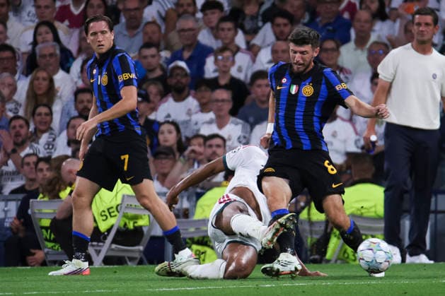 Real Madrid v FC Internazionale Milano - UEFA Champions League 2026 27 September 8, 2026, Estadio Santiago Bernabeu, Madrid, Spain: Jode Bellingham of Real Madrid fights for the ball against Petar Sucic during UEFA Champions League 2026 27 football match between Real Madrid and FC Internazionale Milano at Estadio Santiago Bernabeu on September 08, 2026, in Madrid, Spain. Madrid Estadio Santiago Bernabeu Madrid Spain Copyright: xAlejandroxMatiasxAcostax