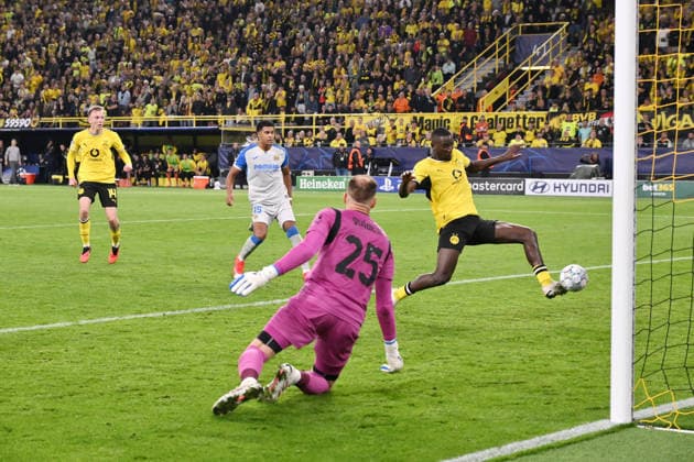 Serhou Guirassy (Borussia Dortmund), re., erzielt das Tor zum 2:1 08.09.2026, Fussball Champions League 2026 2027, 1. Spieltag, Borussia Dortmund - FC Villarreal UEFA regulations prohibit any use of photographs as image sequences and or quasi-video Dortmund Signal Iduna Park Nordrhein Westfalen Deutschland