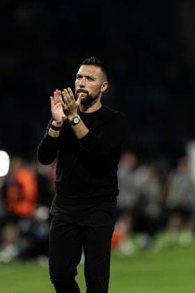 September 8, 2026, Porto, Porto, Portugal: PORTO, PORTUGAL - SEPTEMBER 08: Francesco Farioli of FC Porto congrats the supporters after the UEFA Champions League 2026 27 League Phase MD1 match between FC Porto and Manchester City at Estadio do Dragao on September 08, 2026 in Porto, Portugal. Porto Portugal - ZUMAe141 20260908_zsp_e141_130 Copyright: xLuisxEirasx