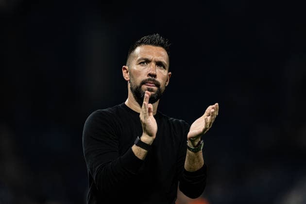 September 8, 2026, Porto, Porto, Portugal: PORTO, PORTUGAL - SEPTEMBER 08: Francesco Farioli of FC Porto congrats the supporters after the UEFA Champions League 2026 27 League Phase MD1 match between FC Porto and Manchester City at Estadio do Dragao on September 08, 2026 in Porto, Portugal. Porto Portugal - ZUMAe141 20260908_zsp_e141_133 Copyright: xLuisxEirasx
