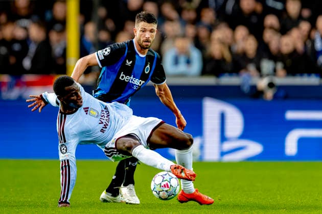 BRUGGE - Aston Villa FC forward Nicolas Jackson and Club Brugge defender Brandon Mechele during the UEFA Champions League match between Club Brugge and Aston Villa at Jan Breydelstadion on 8 September 2026 in Brugge, Belgie. (Photo by DeFodi Images) -