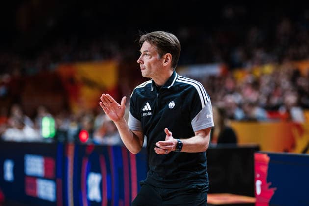 FIBA Women™s Basketball World Cup 2026: Deutschland vs. Südkorea, 08.09.2026 Olaf Lange (Trainer Deutschland) klatscht in die Hände; Basketball, FIBA Women™s Basketball World Cup 2026, Final Phase, Qualifikation fürs Viertelfinale: Deutschland vs. Südkorea am 08.09.2026 in der Uber Arena, Berlin Copyright: xBEAUTIFULxSPORTS Tonhäuserx