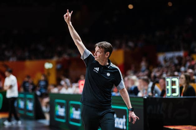FIBA Women™s Basketball World Cup 2026: Deutschland vs. Südkorea, 08.09.2026 Olaf Lange (Trainer Deutschland); Basketball, FIBA Women™s Basketball World Cup 2026, Final Phase, Qualifikation fürs Viertelfinale: Deutschland vs. Südkorea am 08.09.2026 in der Uber Arena, Berlin Copyright: xBEAUTIFULxSPORTS Tonhäuserx