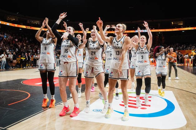 FIBA Women™s Basketball World Cup 2026: Deutschland vs. Südkorea, 08.09.2026 Deutschland jubelt, feiert, Nyara Sabally (Deutschland, 8), Luisa Geiselsoder (Deutschland, 15), Lina Sontag (Deutschland, 24), Leonie Fiebich (Deutschland, 13), Emma Eichmeyer (Deutschland, 9); Basketball, FIBA Women™s Basketball World Cup 2026, Final Phase, Qualifikation fürs Viertelfinale: Deutschland vs. Südkorea am 08.09.2026 in der Uber Arena, Berlin Copyright: xBEAUTIFULxSPORTS Tonhäuserx
