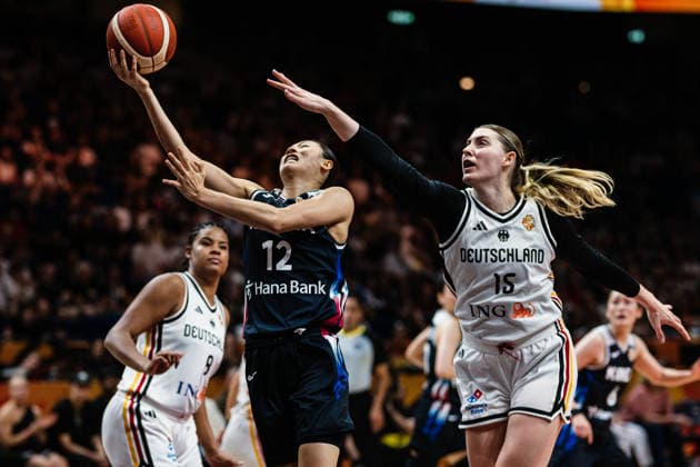 FIBA Women™s Basketball World Cup 2026: Deutschland vs. Südkorea, 08.09.2026 Haeran Lee (Korea, 12), Luisa Geiselsoder (Deutschland, 15), Zweikampf; Basketball, FIBA Women™s Basketball World Cup 2026, Final Phase, Qualifikation fürs Viertelfinale: Deutschland vs. Südkorea am 08.09.2026 in der Uber Arena, Berlin Copyright: xBEAUTIFULxSPORTS Tonhäuserx