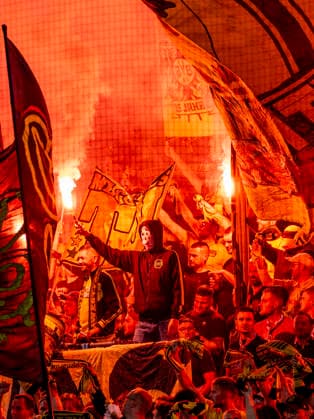 DORTMUND - supporters of Borussia Dortmund set off flares during the warm-up ahead of the UEFA Champions League match between Borussia Dortmund and Villarreal at BVB Stadion Dortmund on 8 September 2026 in Dortmund, Germany. (Photo by DeFodi Images) -