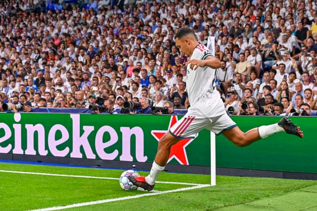 September 8, 2026, Madrid, Madrid, Spain: 12 TRENT ALEXANDER-ARNOLD of Real Madrid CF takes a corner kick during the match on Matchday 1 of the group stage of the 2026 27 UEFA Champions League between REAL MADRID C.F. and F.C. INTERNAZIONALE MILANO, played at the Bernabo u Stadium on September 8, 2026, in Madrid, Spain. Madrid Spain - ZUMAc312 20260908_zsp_c312_348 Copyright: xOscarxManuelxSanchezx