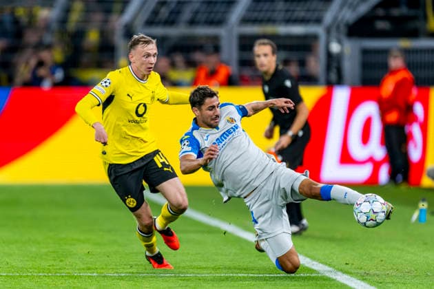 DORTMUND - (l-r) Borussia Dortmund forward Maximilian Beier and Villarreal CF midfielder Nathan Saliba during the UEFA Champions League match between Borussia Dortmund and Villarreal at BVB Stadion Dortmund on 8 September 2026 in Dortmund, Germany. (Photo by DeFodi Images) -