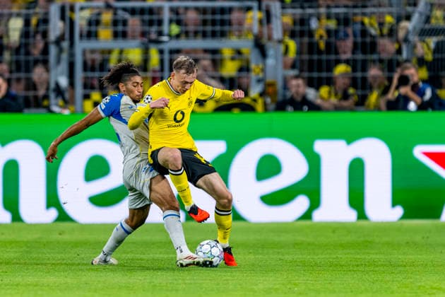 DORTMUND - Villarreal CF midfielder Nathan Saliba and Borussia Dortmund forward Maximilian Beier during the UEFA Champions League match between Borussia Dortmund and Villarreal at BVB Stadion Dortmund on 8 september 2026 in Dortmund, Duitsland. (Photo by DeFodi Images) -