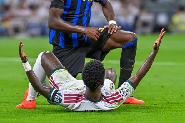September 8, 2026, Madrid, Madrid, Spain: 7 VINICIUS JUNIOR of Real Madrid CF protests during the match on Matchday 1 of the group stage of the 2026 27 UEFA Champions League between REAL MADRID C.F. and F.C. INTERNAZIONALE MILANO, played at the Bernabo u Stadium on September 8, 2026, in Madrid, Spain. Madrid Spain - ZUMAc312 20260908_zsp_c312_378 Copyright: xOscarxManuelxSanchezx